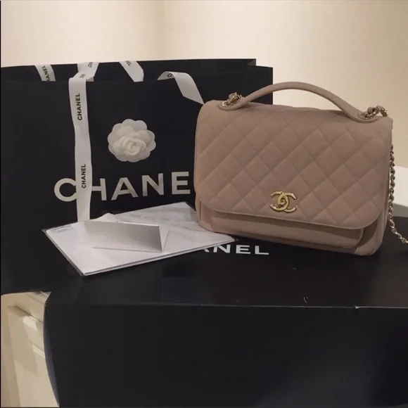 CHANEL Beige Quilted Bag with Gold Chain - Picture 2 of 8